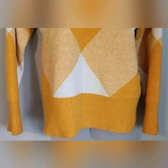 Lyla & Luxe Mango (yellow)/White Carter Check Sweater, size XS - Picture 5 of 9
